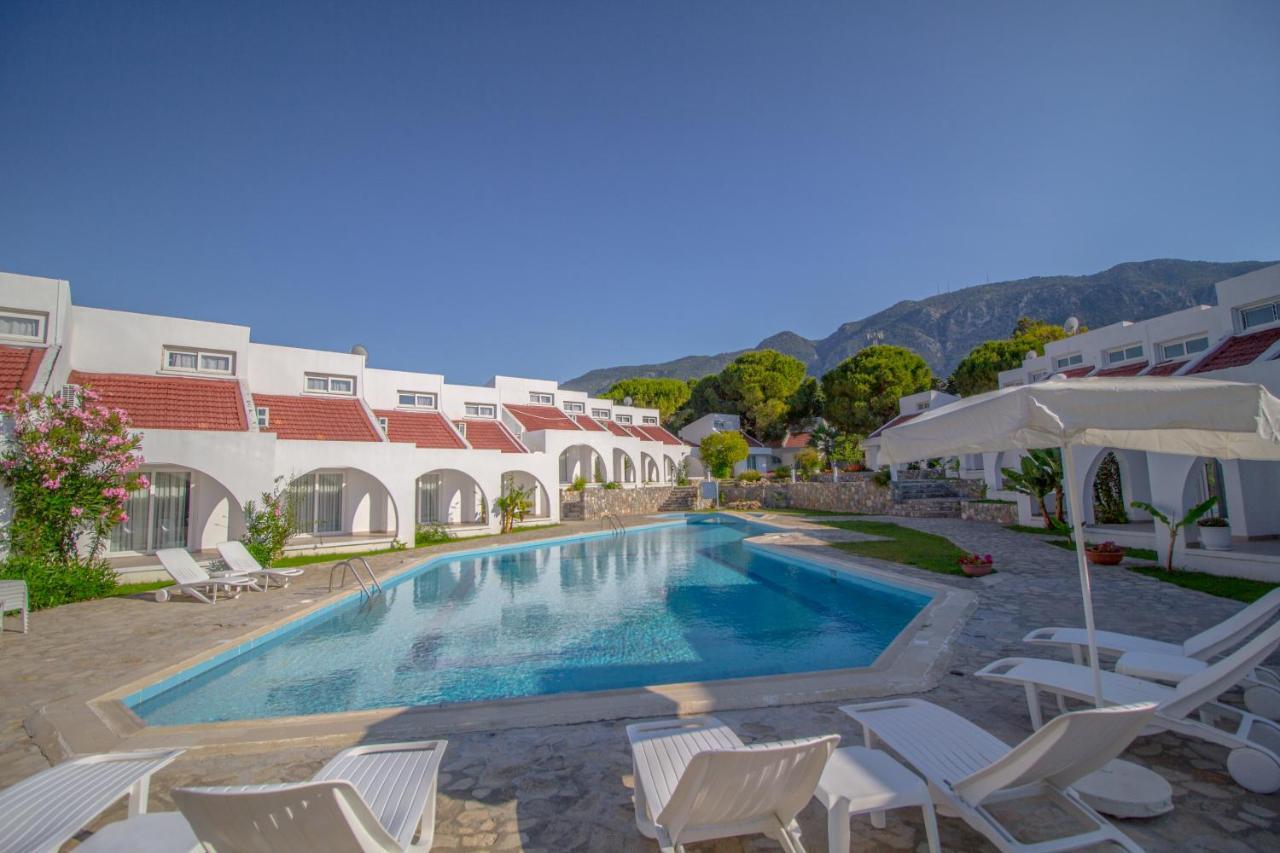 Club Lapethos Bungalow Kyrenia  Exterior photo