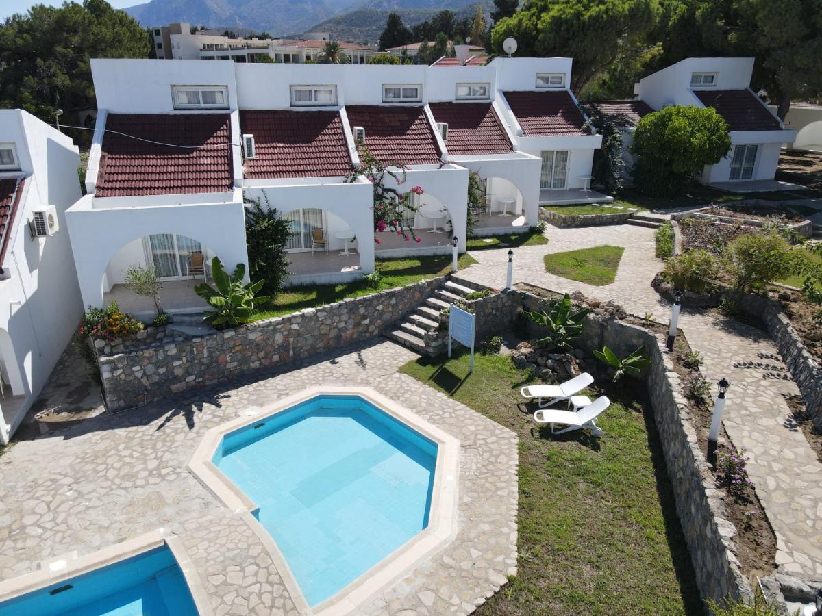 Club Lapethos Bungalow Kyrenia  Exterior photo